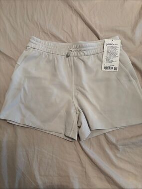 NWT Women's Lululemon Scuba Short Bone Shorts with Elastic Waist Sz 8